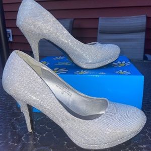 Silver Glitter Dress Pump Heel Size 10